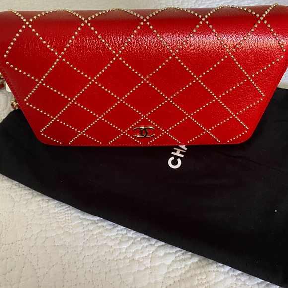 New Chanel 19p Red Woc Crossbody GHW Wallet Clutch - Picture 4 of 10